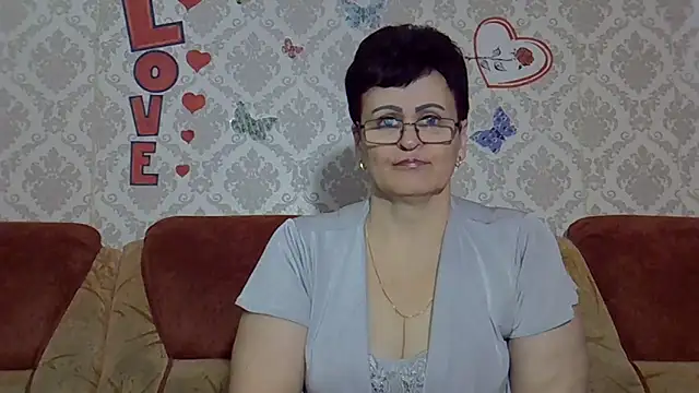 Snapshot of PaulaGolden chatting on 11.24.25 PaulaGolden online show from 11.24.25