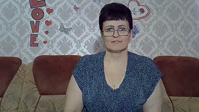 Snapshot of PaulaGolden chatting on 11.25.25 PaulaGolden online show from 11.25.25