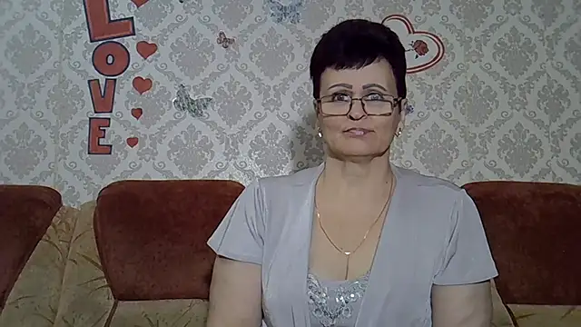 Snapshot of PaulaGolden chatting on 12.21.25 PaulaGolden online show from 12.21.25