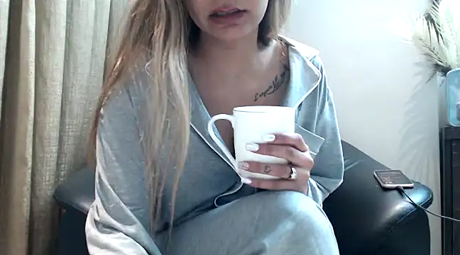 Snapshot of trippy_tina chatting on 12.12.24 trippy tina online show from 12.12.24