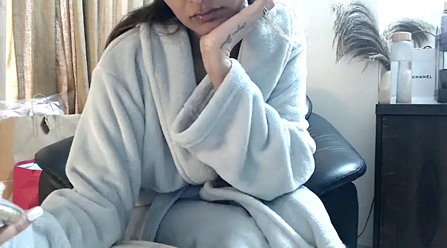 Snapshot of trippy_tina chatting on 12.23.24 trippy tina online show from 12.23.24