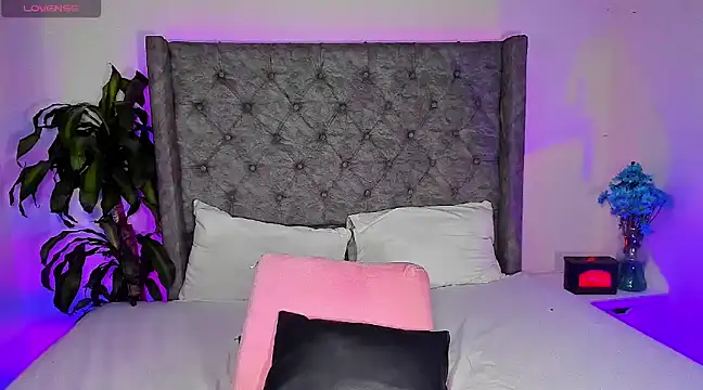 Snapshot of astridjonness chatting on 02.22.25 astridjonness online show from 02.22.25