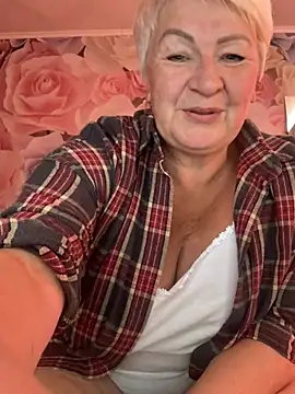Snapshot of Laura_Millf chatting on 06.25.26 Laura Millf online show from 06.25.26