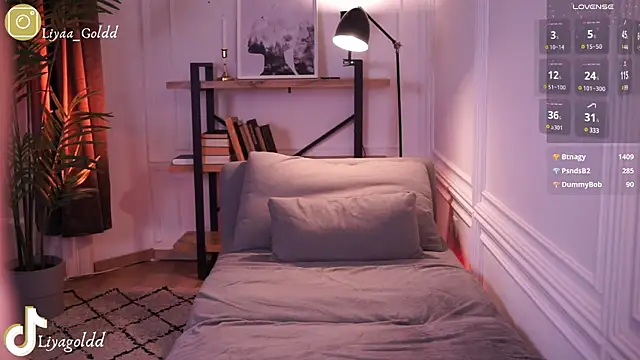 Snapshot of Liya_Gold_ chatting on 12.22.24 Liya Gold online show from 12.22.24