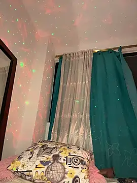 Snapshot of LunaGates chatting on 10.23.25 LunaGates online show from 10.23.25