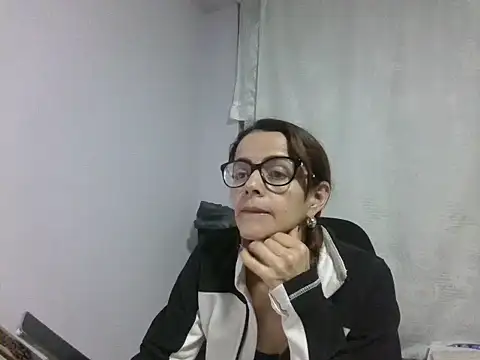 Snapshot of Salem-333 chatting on 10.11.25 Salem-333 online show from 10.11.25