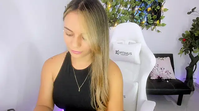 Snapshot of Sara_lopez_28 chatting on 01.25.25 Sara lopez 28 online show from 01.25.25