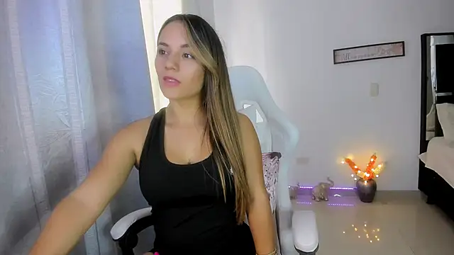 Snapshot of Sara_lopez_28 chatting on 02.19.25 Sara lopez 28 online show from 02.19.25