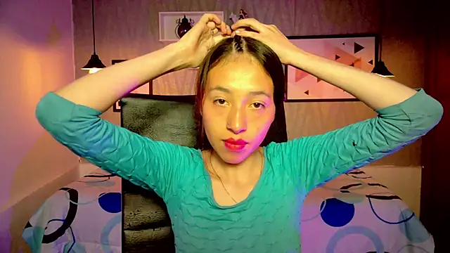 Snapshot of Valeria_roussi chatting on 12.05.24 Valeria roussi online show from 12.05.24