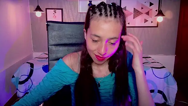 Snapshot of Valeria_roussi chatting on 12.05.24 Valeria roussi online show from 12.05.24