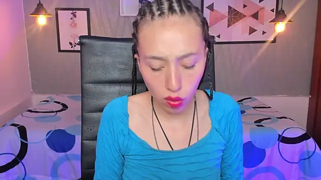 Snapshot of Valeria_roussi chatting on 12.14.24 Valeria roussi online show from 12.14.24