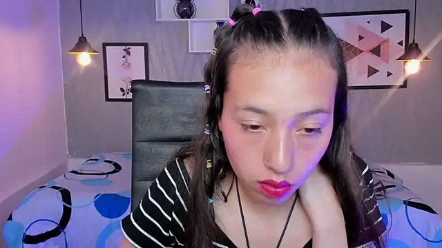 Snapshot of Valeria_roussi chatting on 12.16.24 Valeria roussi online show from 12.16.24