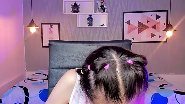 Snapshot of Valeria_roussi chatting on 12.17.24 Valeria roussi online show from 12.17.24