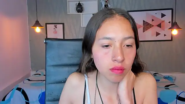 Snapshot of Valeria_roussi chatting on 12.18.24 Valeria roussi online show from 12.18.24