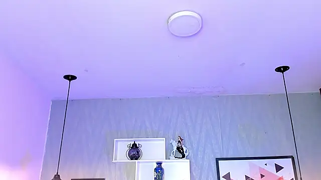 Snapshot of Valeria_roussi chatting on 12.19.24 Valeria roussi online show from 12.19.24