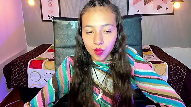 Snapshot of Valeria_roussi chatting on 12.20.24 Valeria roussi online show from 12.20.24