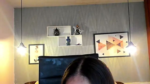 Snapshot of Valeria_roussi chatting on 12.21.24 Valeria roussi online show from 12.21.24