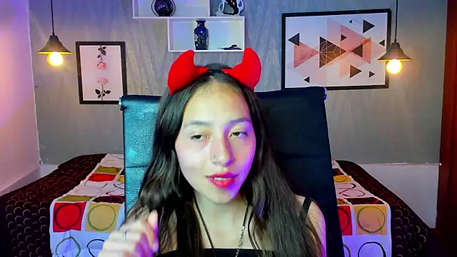 Snapshot of Valeria_roussi chatting on 12.21.24 Valeria roussi online show from 12.21.24