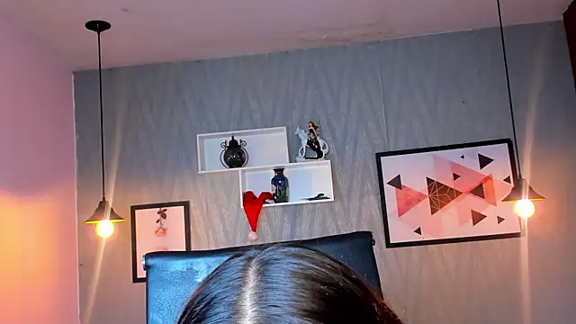 Snapshot of Valeria_roussi chatting on 12.23.24 Valeria roussi online show from 12.23.24