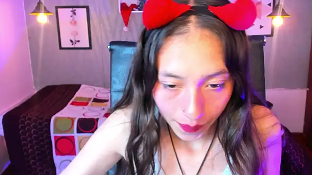 Snapshot of Valeria_roussi chatting on 12.23.24 Valeria roussi online show from 12.23.24