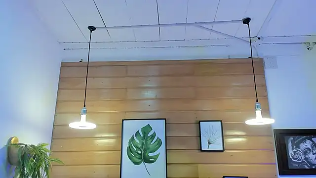 Snapshot of Valeria_roussi chatting on 12.28.24 Valeria roussi online show from 12.28.24