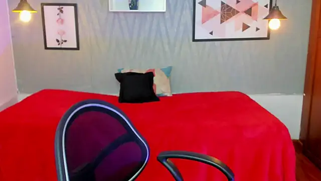 Snapshot of Valeria_roussi chatting on 01.14.25 Valeria roussi online show from 01.14.25