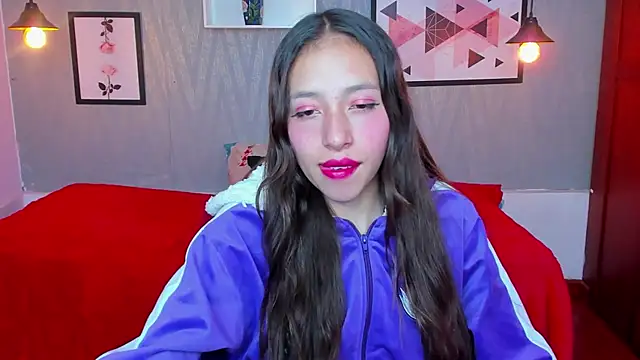 Snapshot of Valeria_roussi chatting on 01.18.25 Valeria roussi online show from 01.18.25