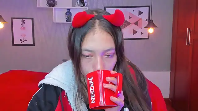 Snapshot of Valeria_roussi chatting on 01.24.25 Valeria roussi online show from 01.24.25