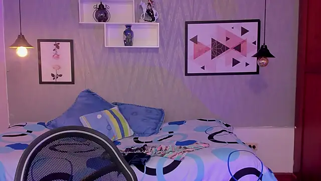 Snapshot of Valeria_roussi chatting on 02.18.25 Valeria roussi online show from 02.18.25