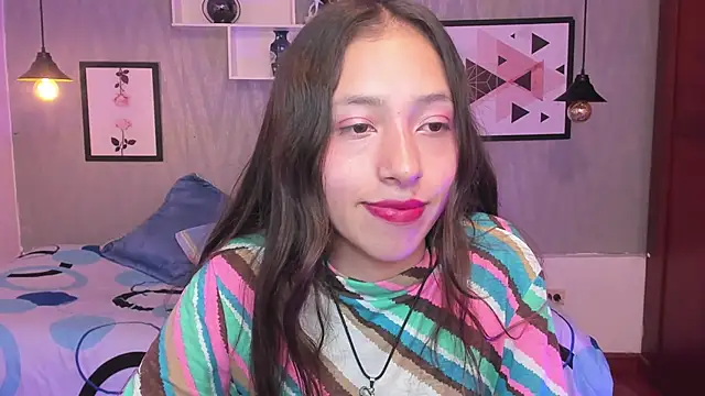 Snapshot of Valeria_roussi chatting on 02.18.25 Valeria roussi online show from 02.18.25