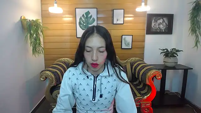 Snapshot of Valeria_roussi chatting on 02.19.25 Valeria roussi online show from 02.19.25