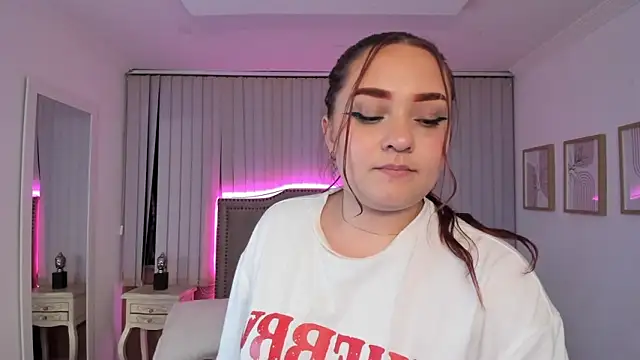 Snapshot of Valentina_Se chatting on 02.05.25 Valentina Se online show from 02.05.25