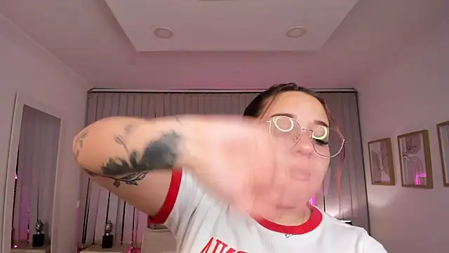 Snapshot of Valentina_Se chatting on 02.22.25 Valentina Se online show from 02.22.25