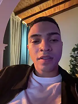 Snapshot of Thiago_Santo_ chatting on 01.01.25 Thiago Santo online show from 01.01.25