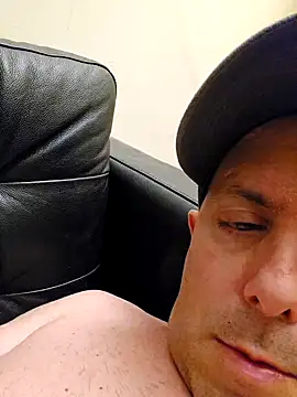 Snapshot of HeteroHotGuy1 chatting on 12.05.24 HeteroHotGuy1 online show from 12.05.24