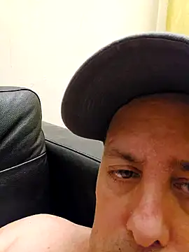 Snapshot of HeteroHotGuy1 chatting on 12.06.24 HeteroHotGuy1 online show from 12.06.24