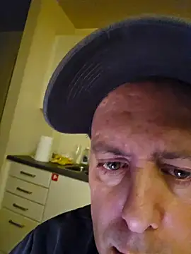 Snapshot of HeteroHotGuy1 chatting on 01.14.25 HeteroHotGuy1 online show from 01.14.25