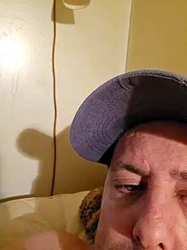 Snapshot of HeteroHotGuy1 chatting on 01.20.25 HeteroHotGuy1 online show from 01.20.25