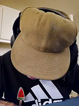 Snapshot of HeteroHotGuy1 chatting on 02.01.25 HeteroHotGuy1 online show from 02.01.25