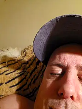 Snapshot of HeteroHotGuy1 chatting on 02.03.25 HeteroHotGuy1 online show from 02.03.25