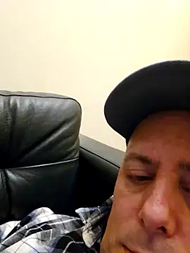 Snapshot of HeteroHotGuy1 chatting on 02.22.25 HeteroHotGuy1 online show from 02.22.25