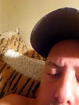 Snapshot of HeteroHotGuy1 chatting on 10.03.25 HeteroHotGuy1 online show from 10.03.25