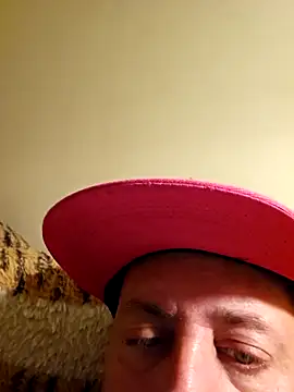 Snapshot of HeteroHotGuy1 chatting on 10.07.25 HeteroHotGuy1 online show from 10.07.25