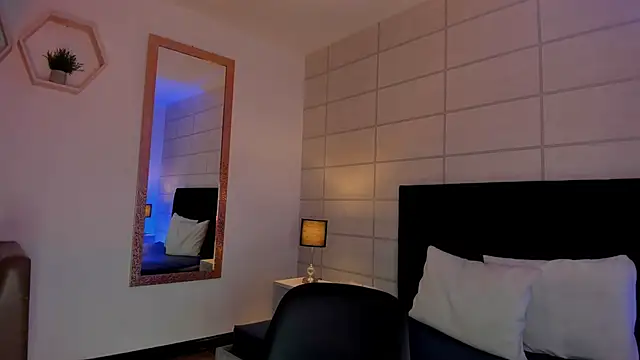 Christine Laam online show from 02.12.26