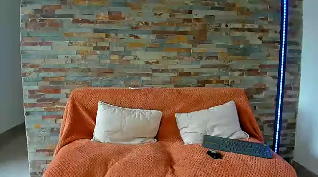 Snapshot of geordi_and_sofia chatting on 02.05.25 geordi and sofia online show from 02.05.25