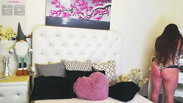 Snapshot of Ysabell01 chatting on 02.11.26 Ysabell01 online show from 02.11.26