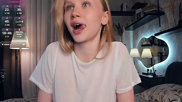 Snapshot of AnitaaClark chatting on 09.10.25 AnitaaClark online show from 09.10.25