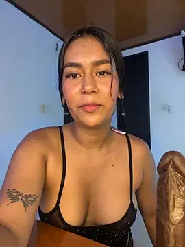 Snapshot of ALANAH_KITTY chatting on 10.23.25 ALANAH KITTY online show from 10.23.25