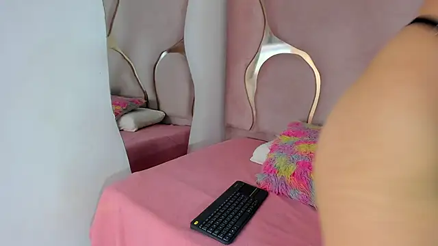 Snapshot of Sofia-candyht chatting on 05.05.26 Sofia-candyht online show from 05.05.26