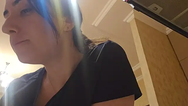 AlejandraDelaney online show from 04.05.26